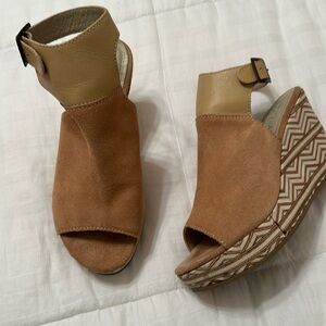 These shoes are a classic. Can go with anything!